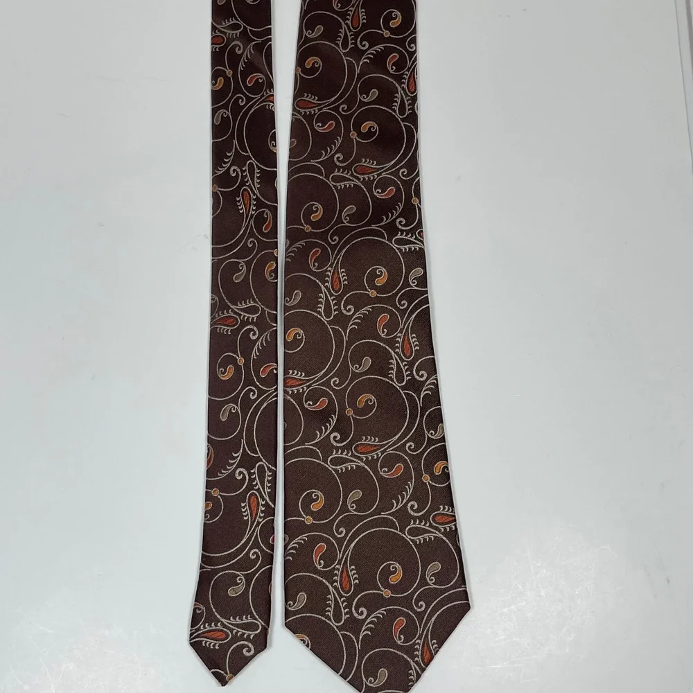 Vintage Van Heusen Necktie Tie Paisley Brown Stain Resistant Silk Hand Made 90s